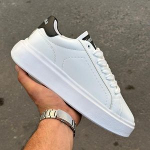 ونس برشکا سفید